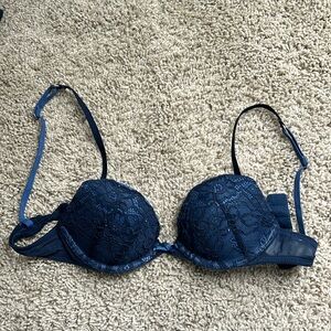 Gilly Hicks 32A dark blue push ‘em up plunge bra.